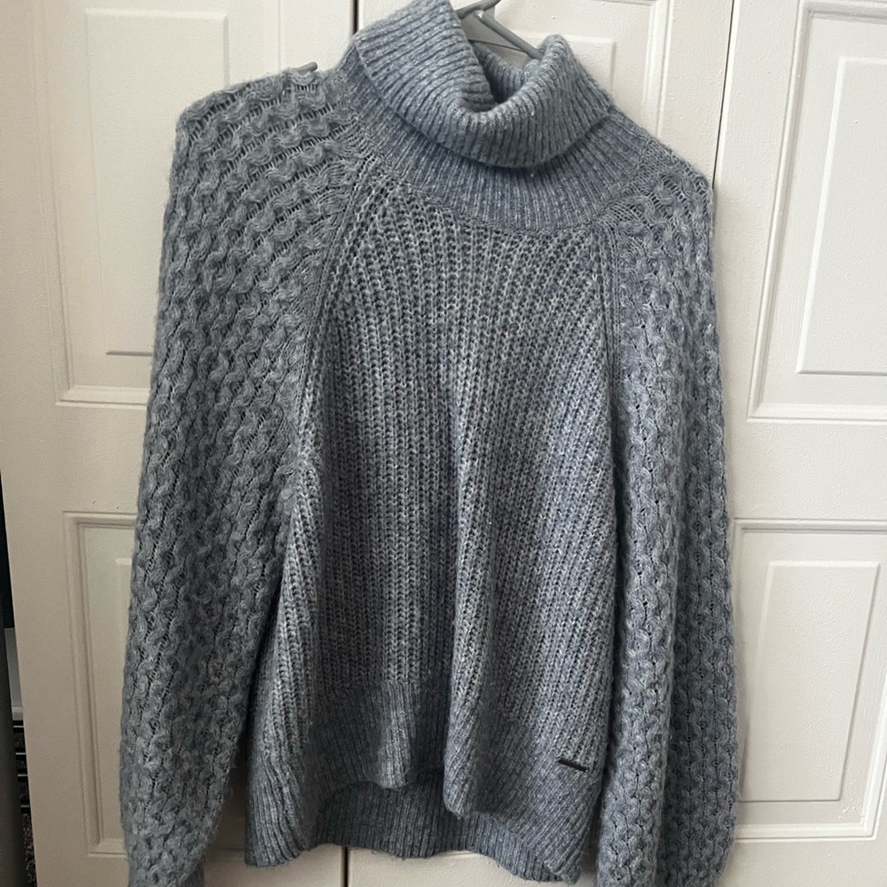 abercrombie sweater. size medium.